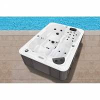 Спа бассейн Treesse Dubai